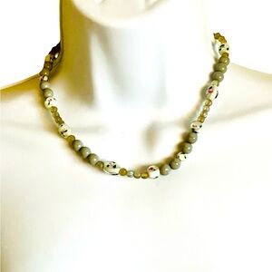 **Gorgeous Vintage Hand-Painted Beaded Necklace**